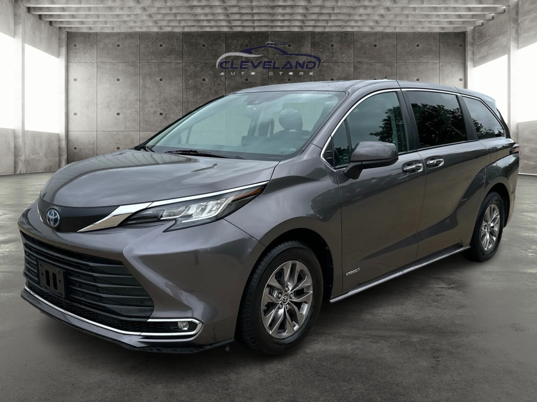 2021 Toyota Sienna XLE photo 7