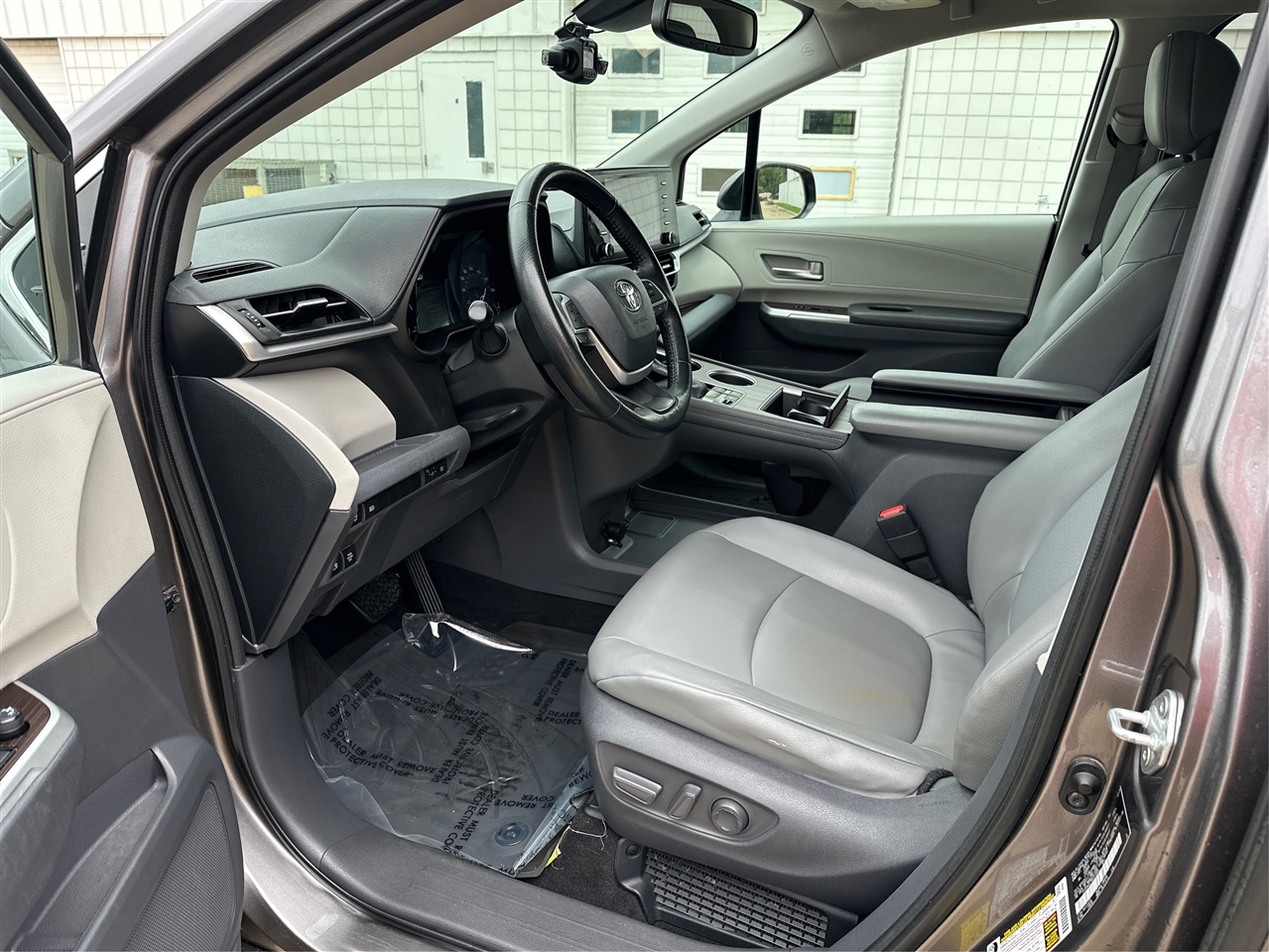 2021 Toyota Sienna XLE photo 8