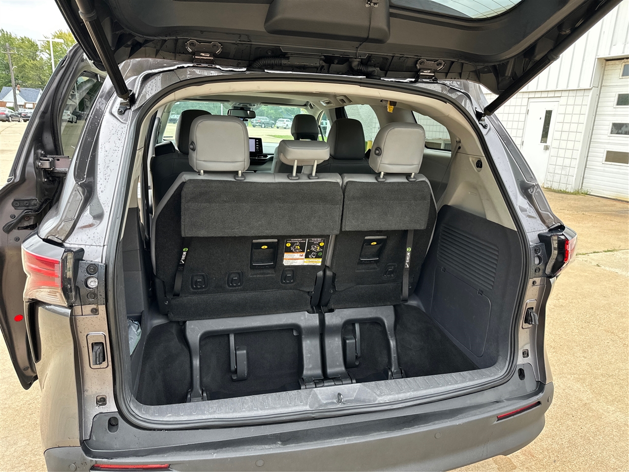 2021 Toyota Sienna XLE photo 12