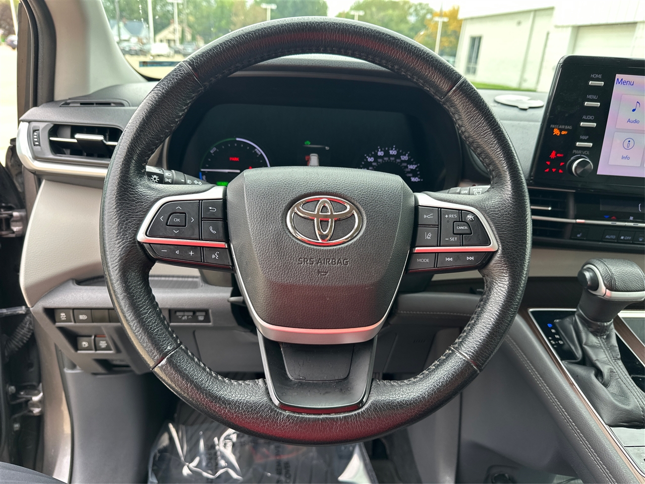 2021 Toyota Sienna XLE photo 17
