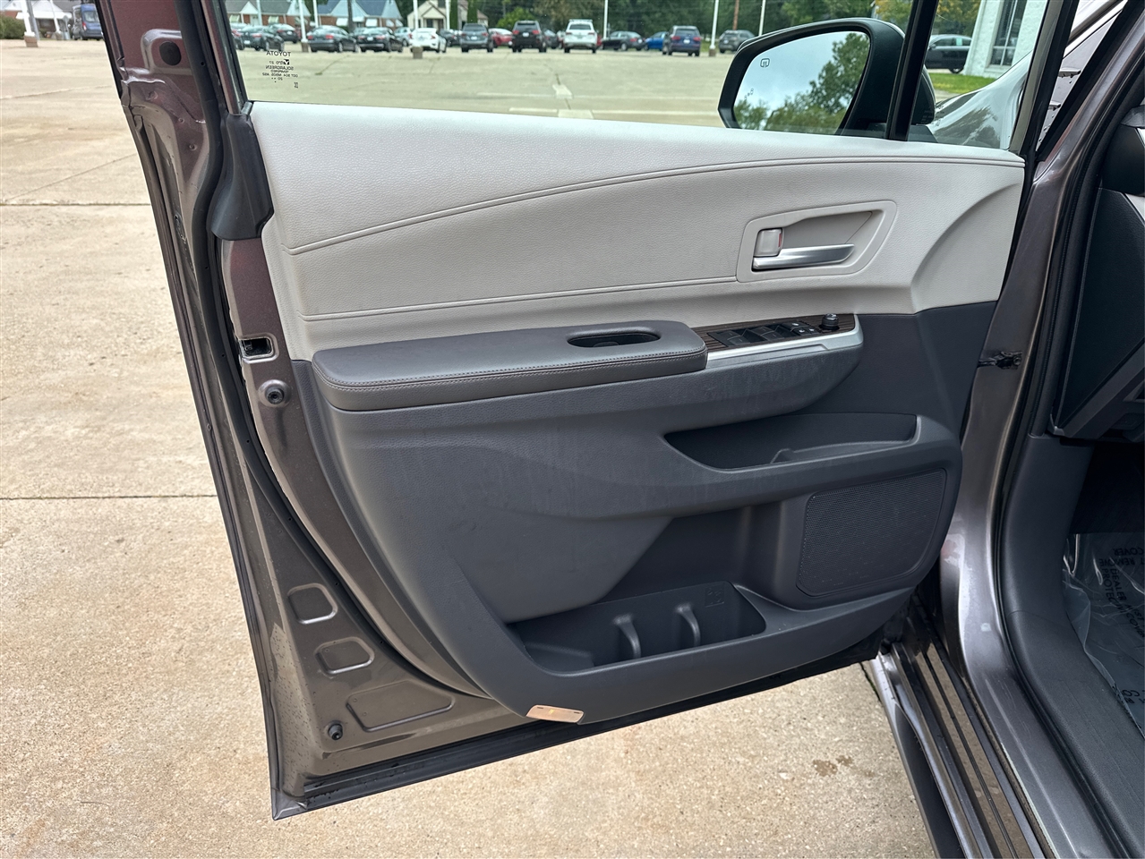 2021 Toyota Sienna XLE photo 20