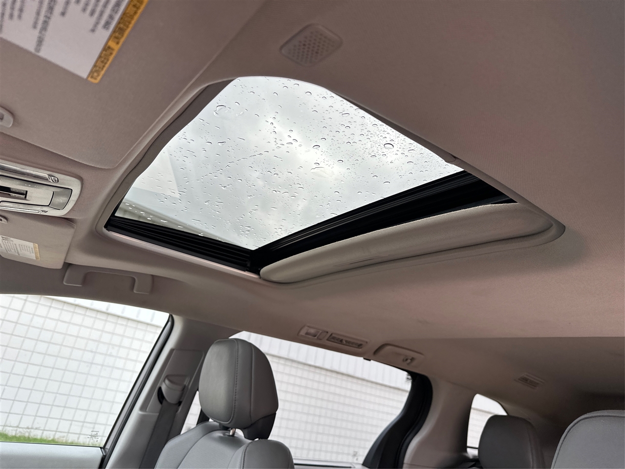 2021 Toyota Sienna XLE photo 21
