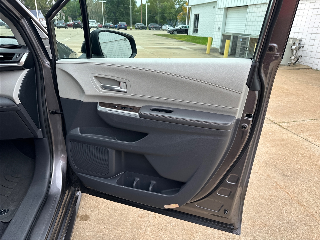 2021 Toyota Sienna XLE photo 22