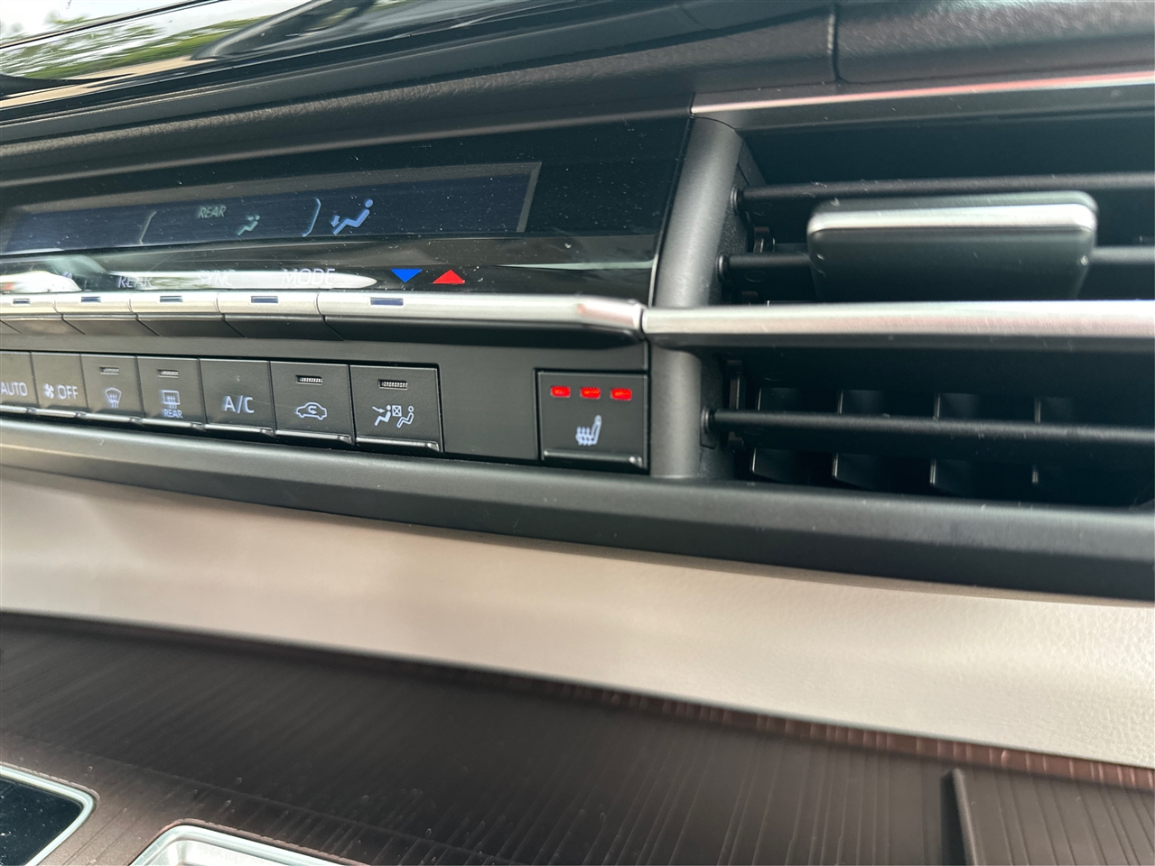 2021 Toyota Sienna XLE photo 36