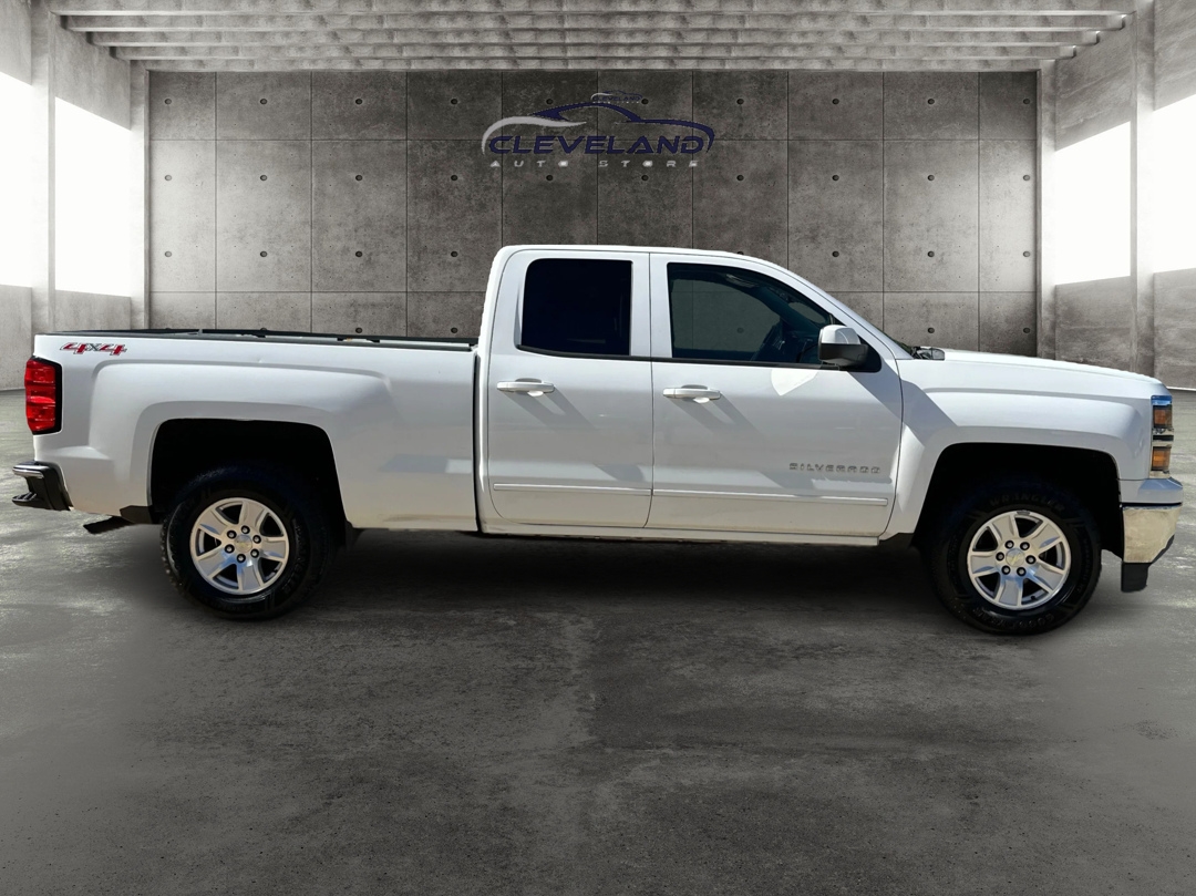 2015 Chevrolet Silverado 1500 LT photo 2