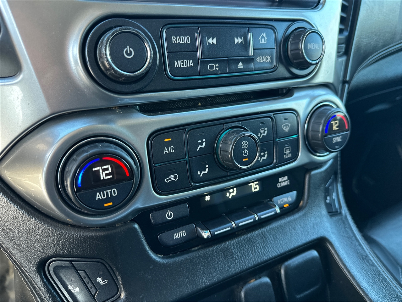 Chevrolet Suburban  2016