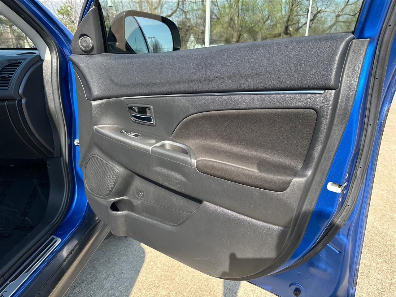 Mitsubishi Outlander Sport  2019