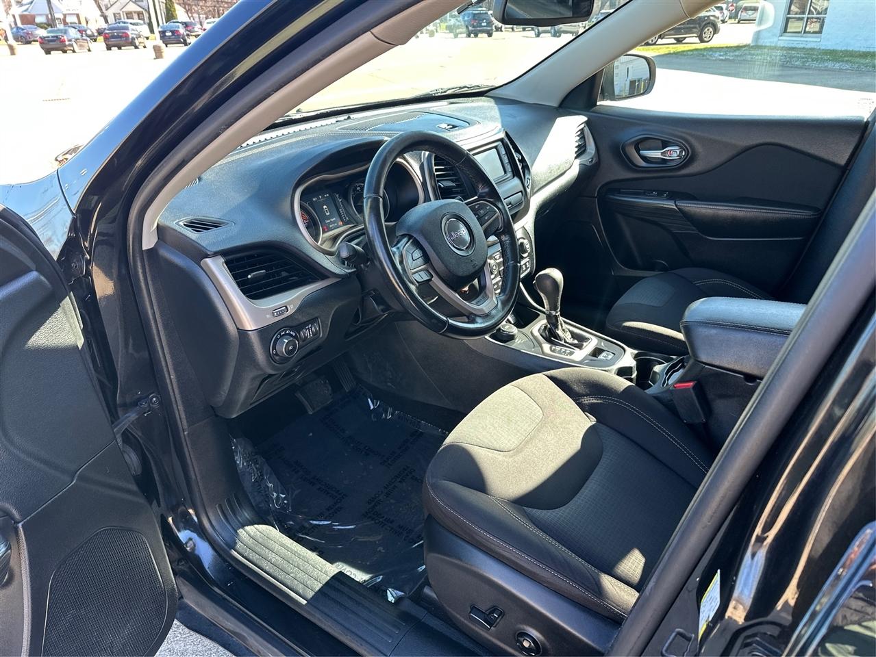 2016 Jeep Cherokee Altitude - Photo 9