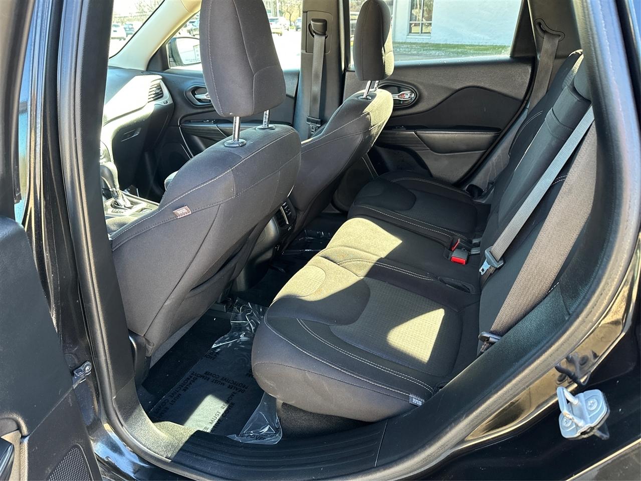 2016 Jeep Cherokee Altitude - Photo 10