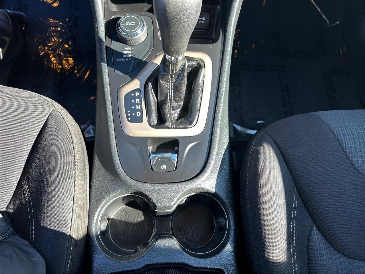 2016 Jeep Cherokee Altitude - Photo 15