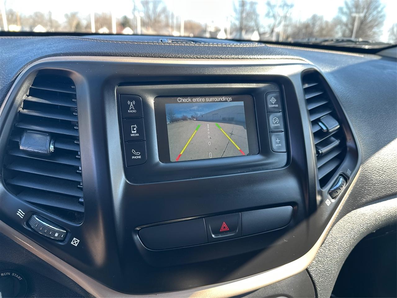 2016 Jeep Cherokee Altitude - Photo 30