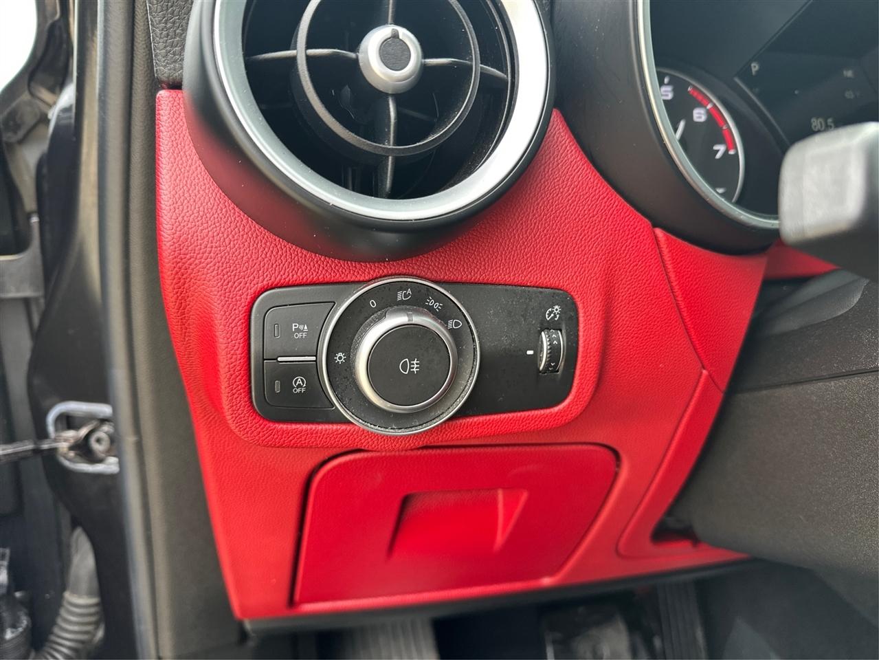 Alfa Romeo Stelvio  2018