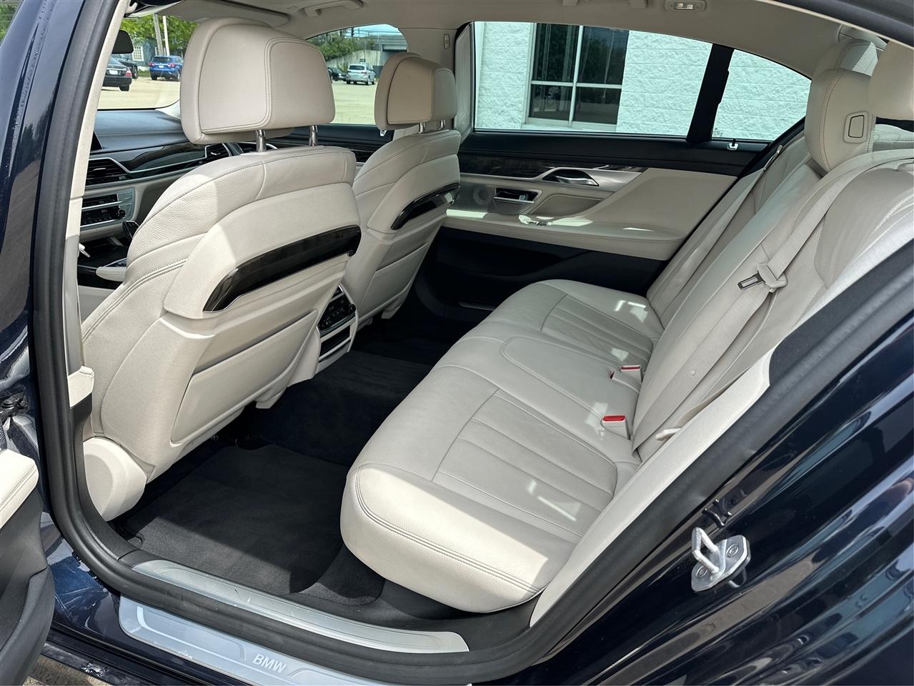 BMW 7-Series  2019