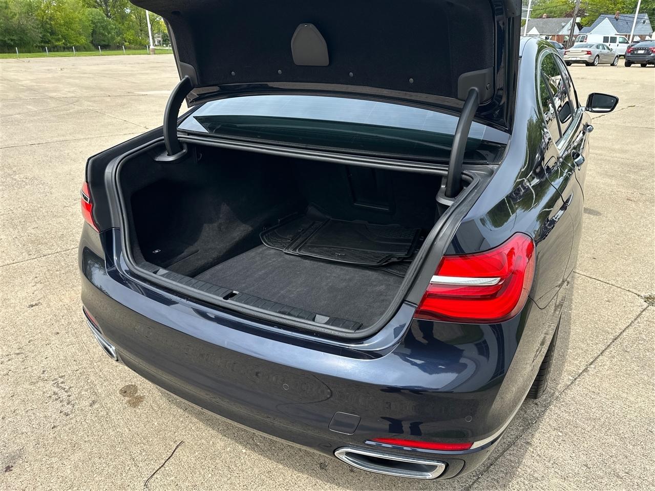 BMW 7-Series  2019