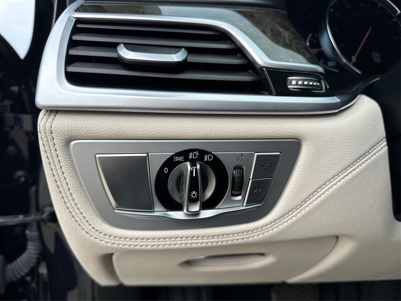 BMW 7-Series  2019