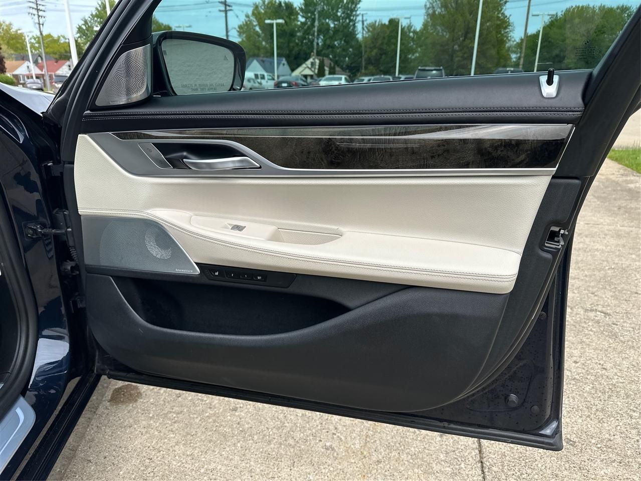 BMW 7-Series  2019