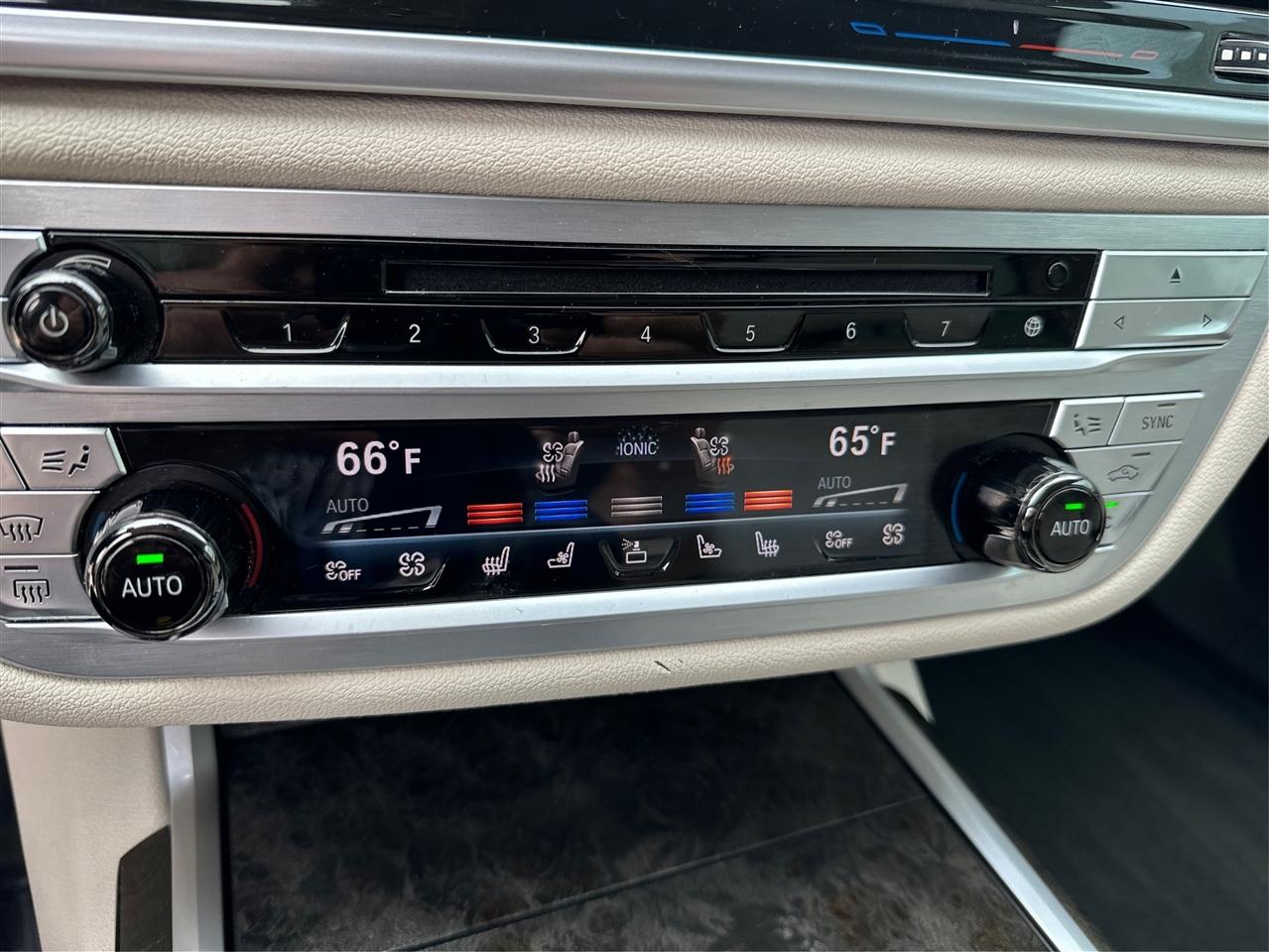 BMW 7-Series  2019