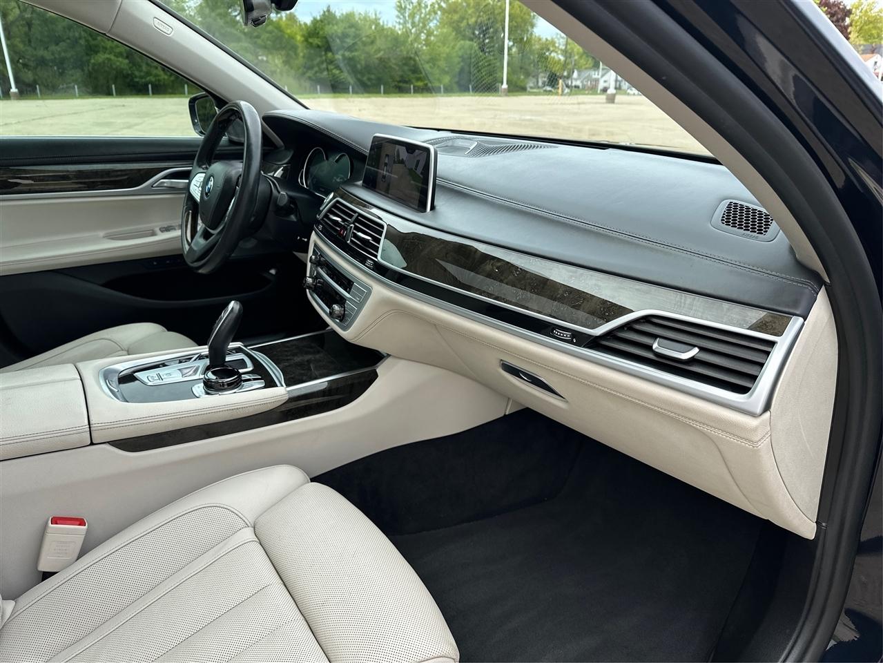 BMW 7-Series  2019