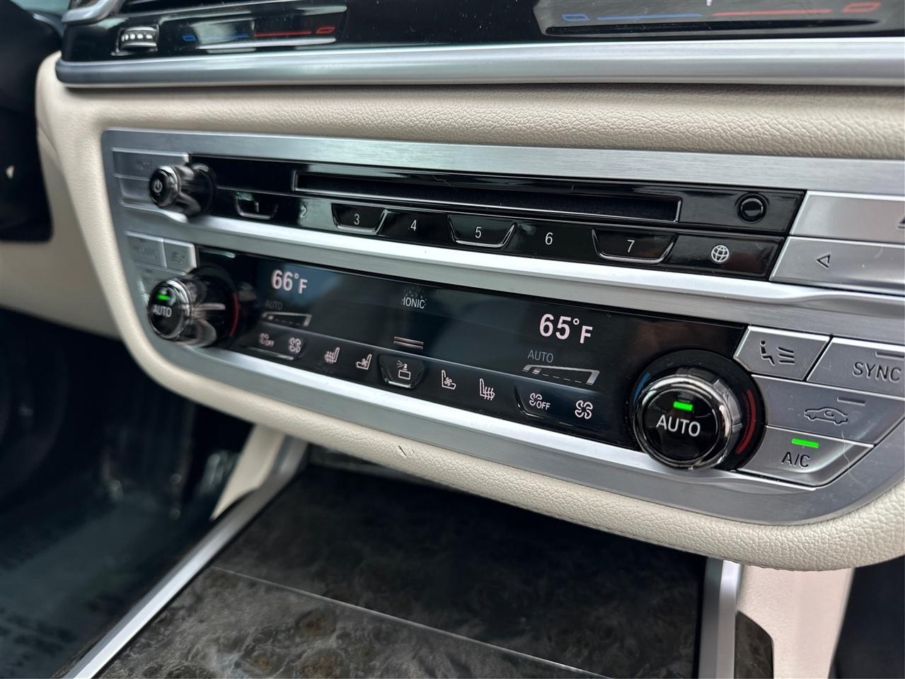 BMW 7-Series  2019