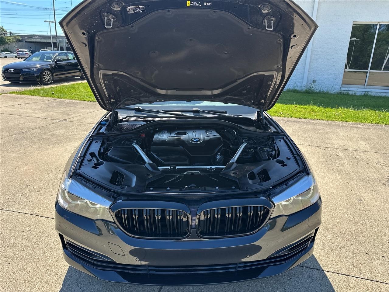 BMW 5-Series  2019
