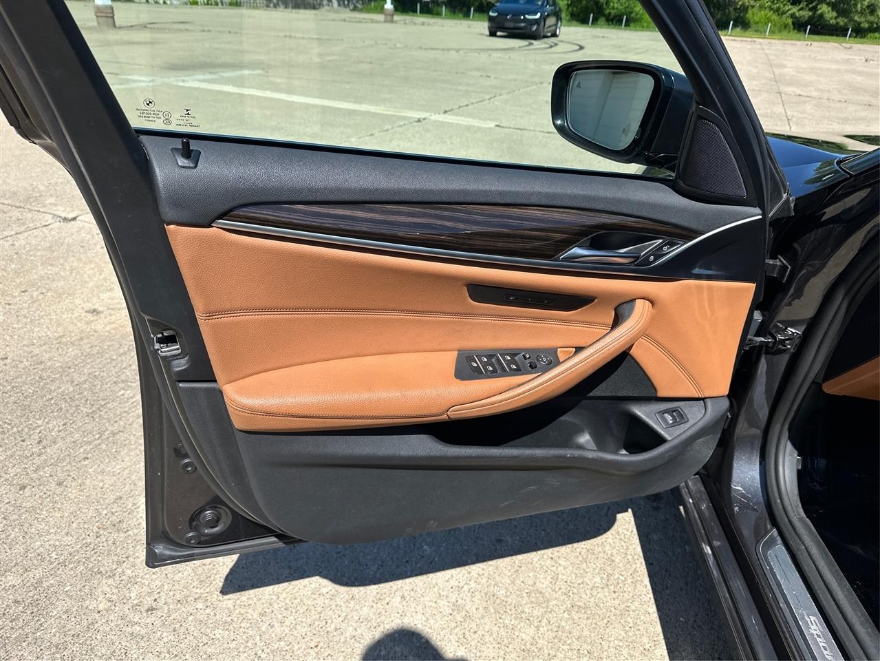 BMW 5-Series  2019