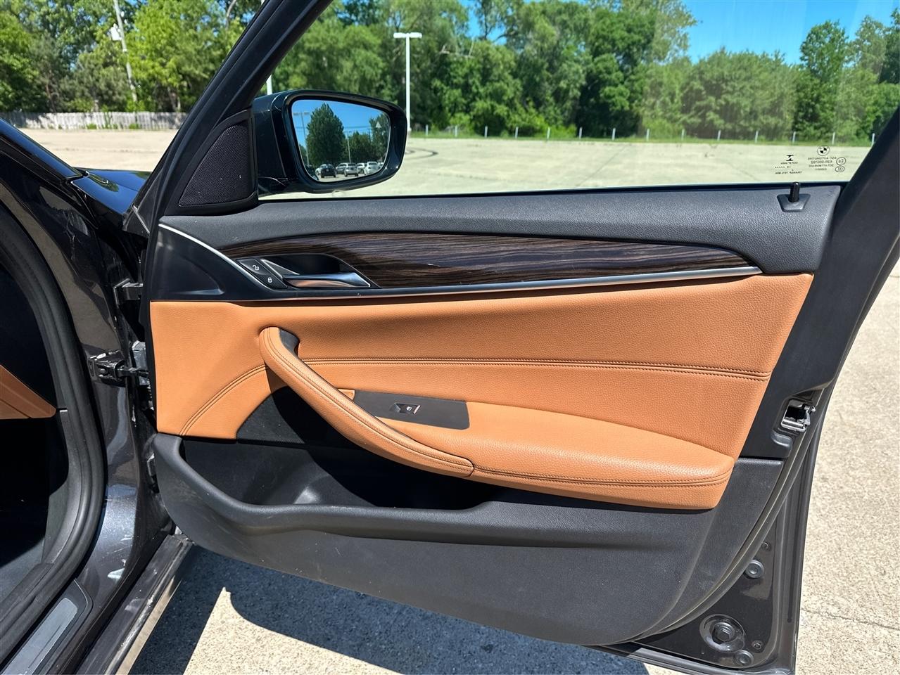 BMW 5-Series  2019