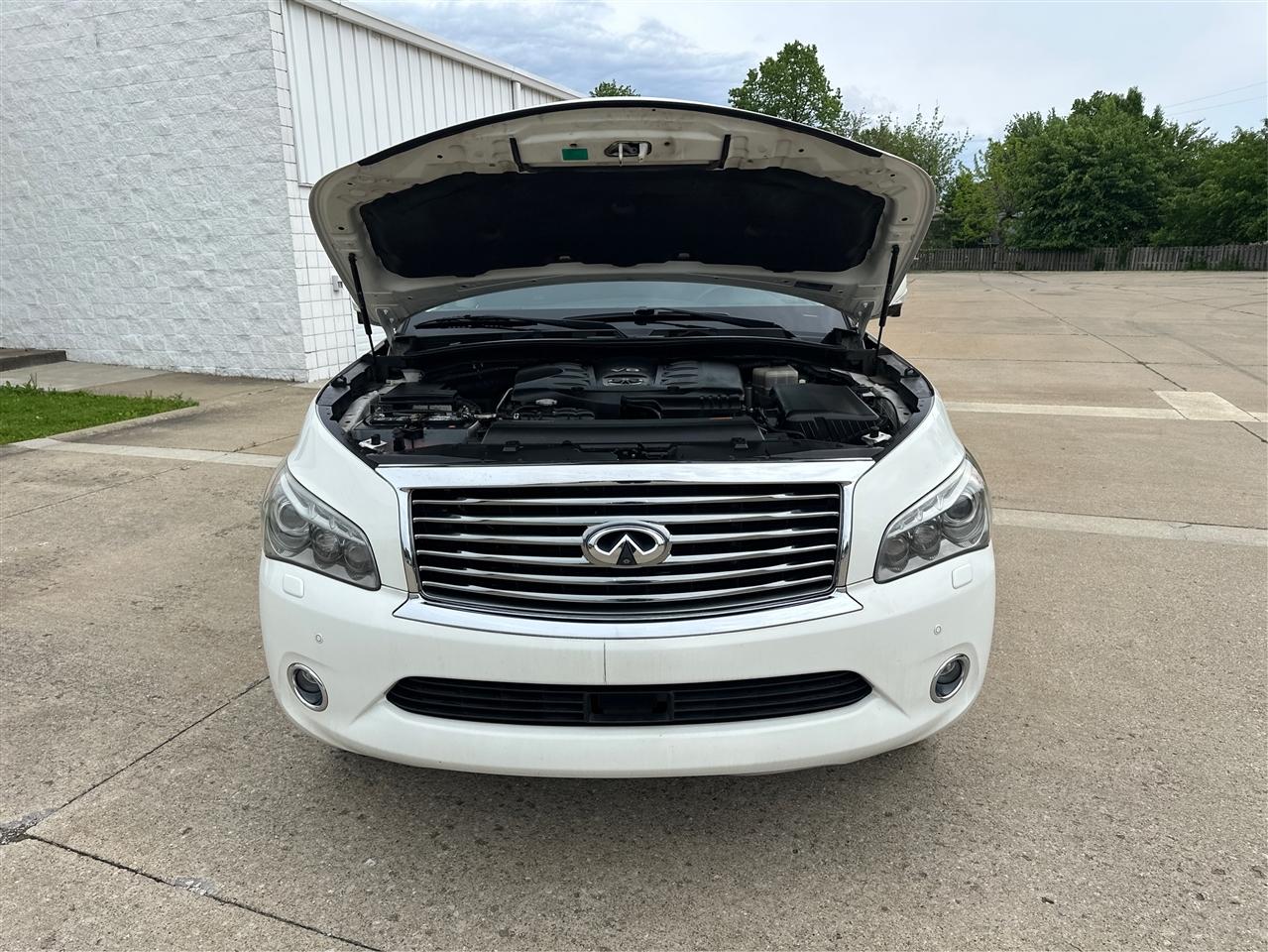 Infiniti QX56  2012