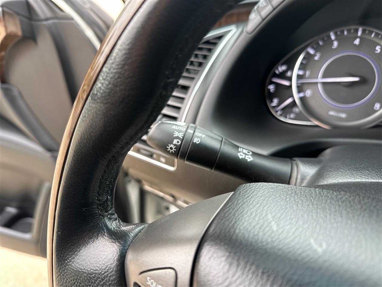 Infiniti QX56  2012