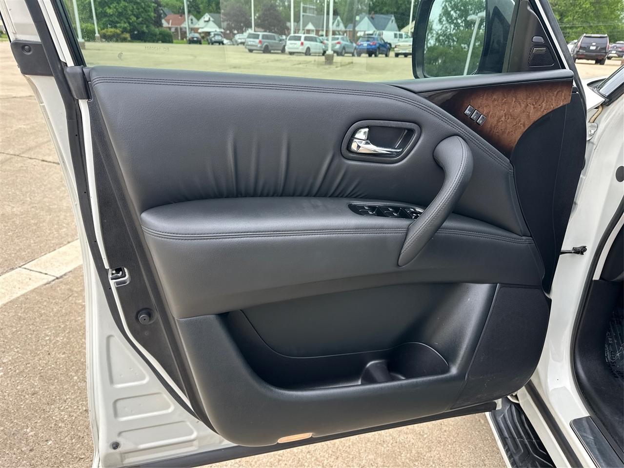 Infiniti QX56  2012