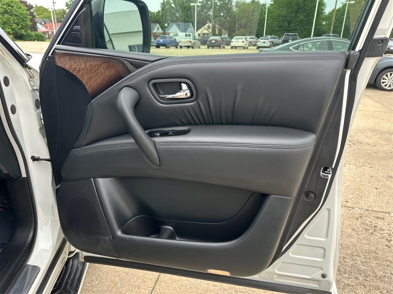 Infiniti QX56  2012