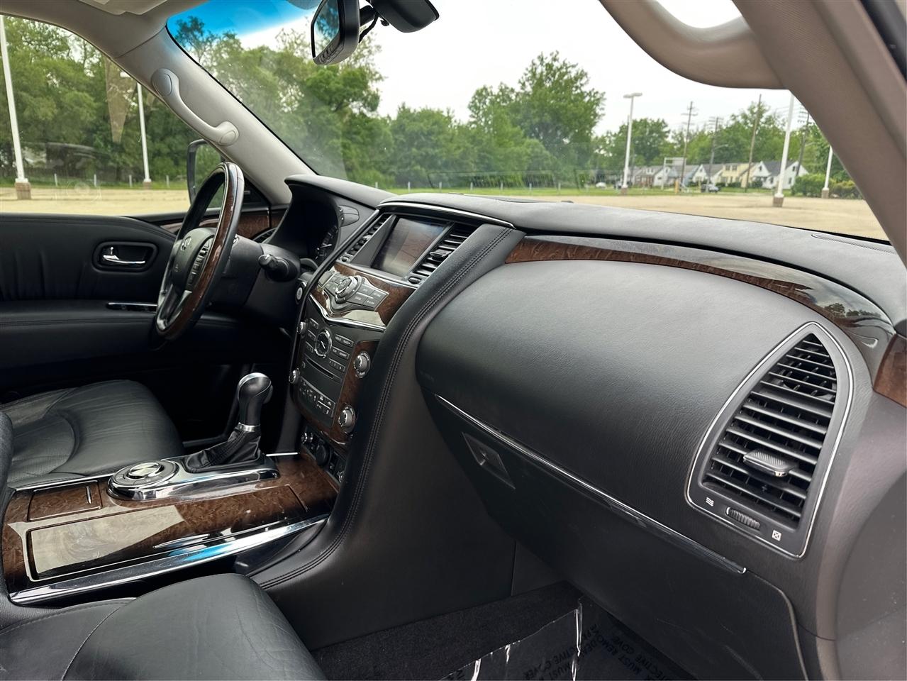 Infiniti QX56  2012