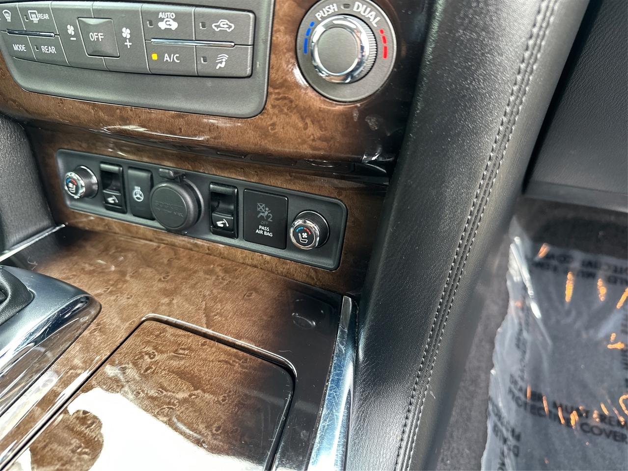 Infiniti QX56  2012