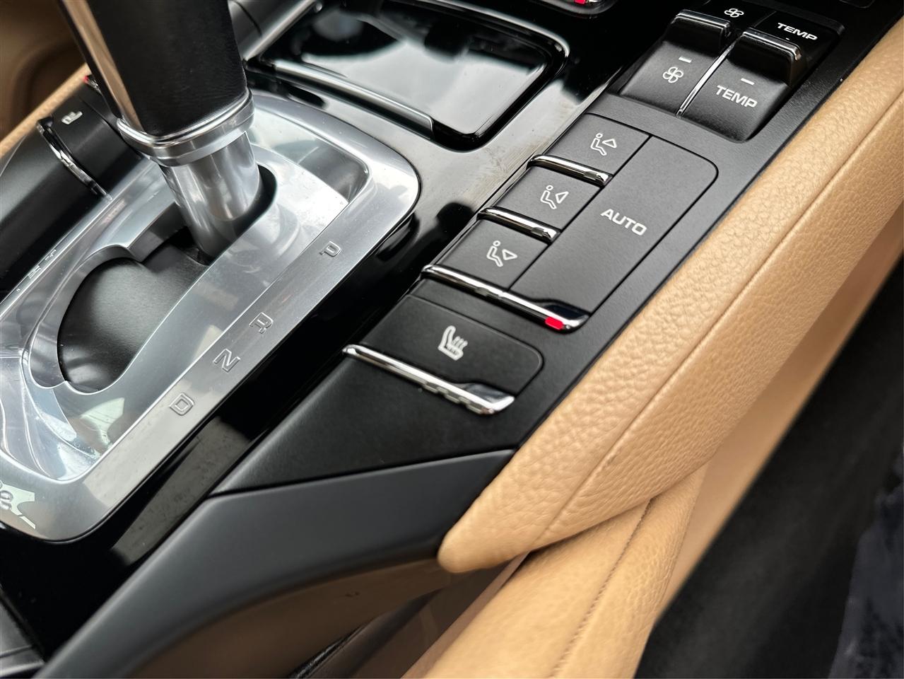 Porsche Cayenne  2014