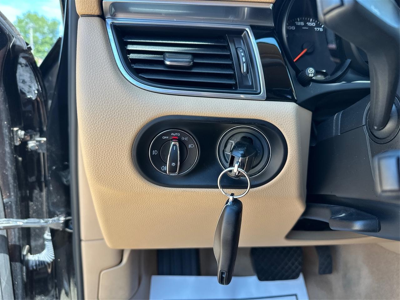 Porsche Macan  2017