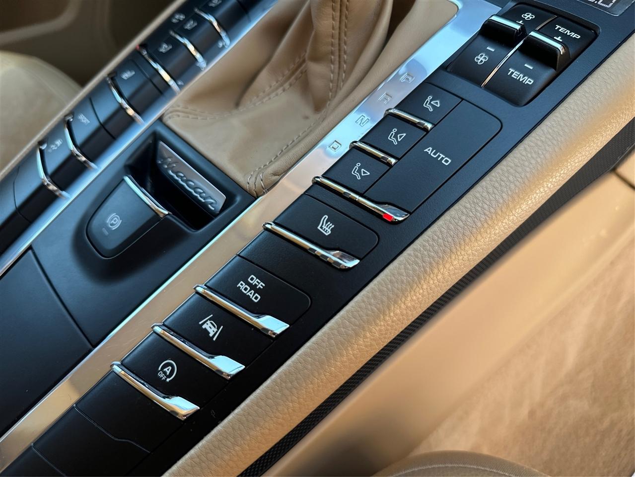 Porsche Macan  2017
