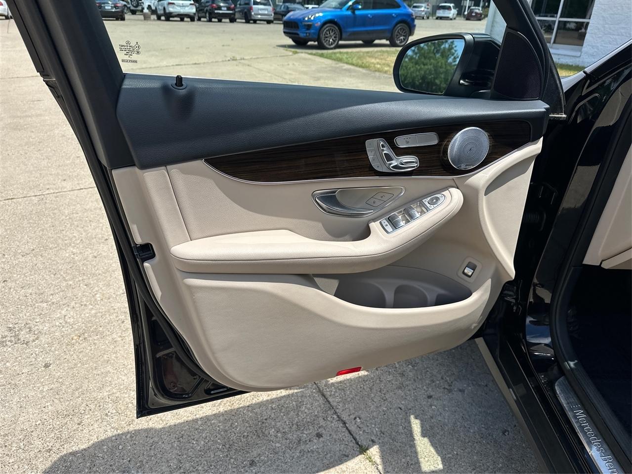 Mercedes-Benz GLC-Class  2016