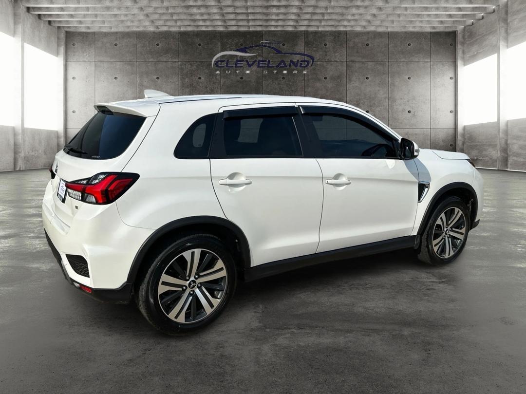 Mitsubishi Outlander Sport  2021