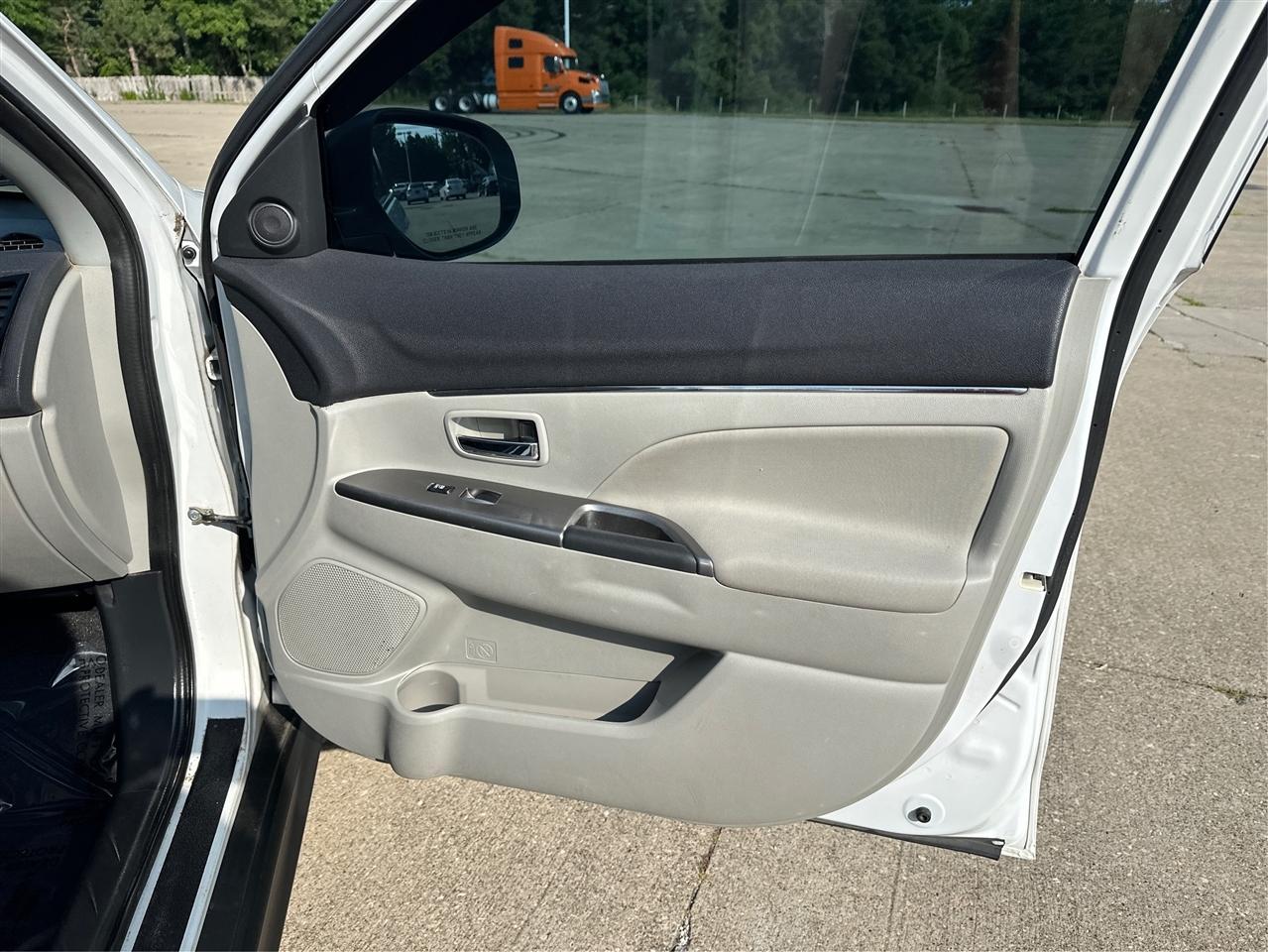 Mitsubishi Outlander Sport  2021
