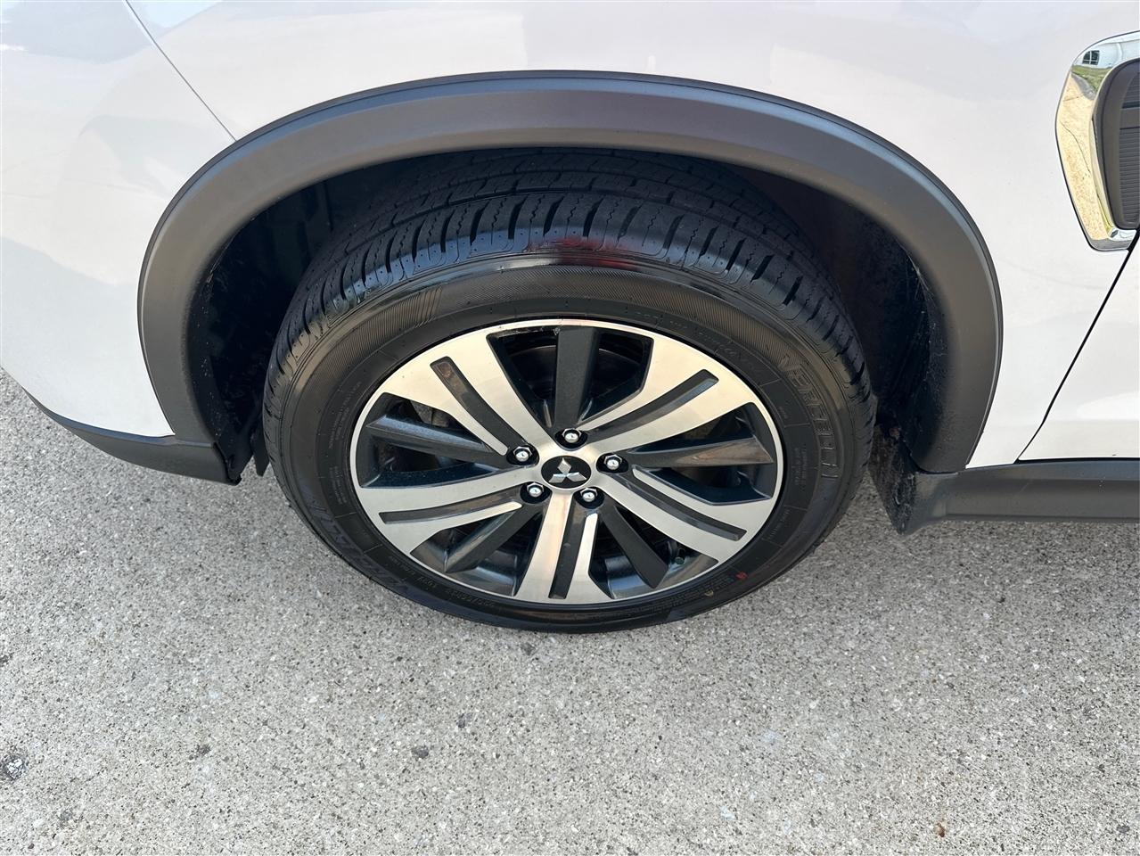 Mitsubishi Outlander Sport  2021
