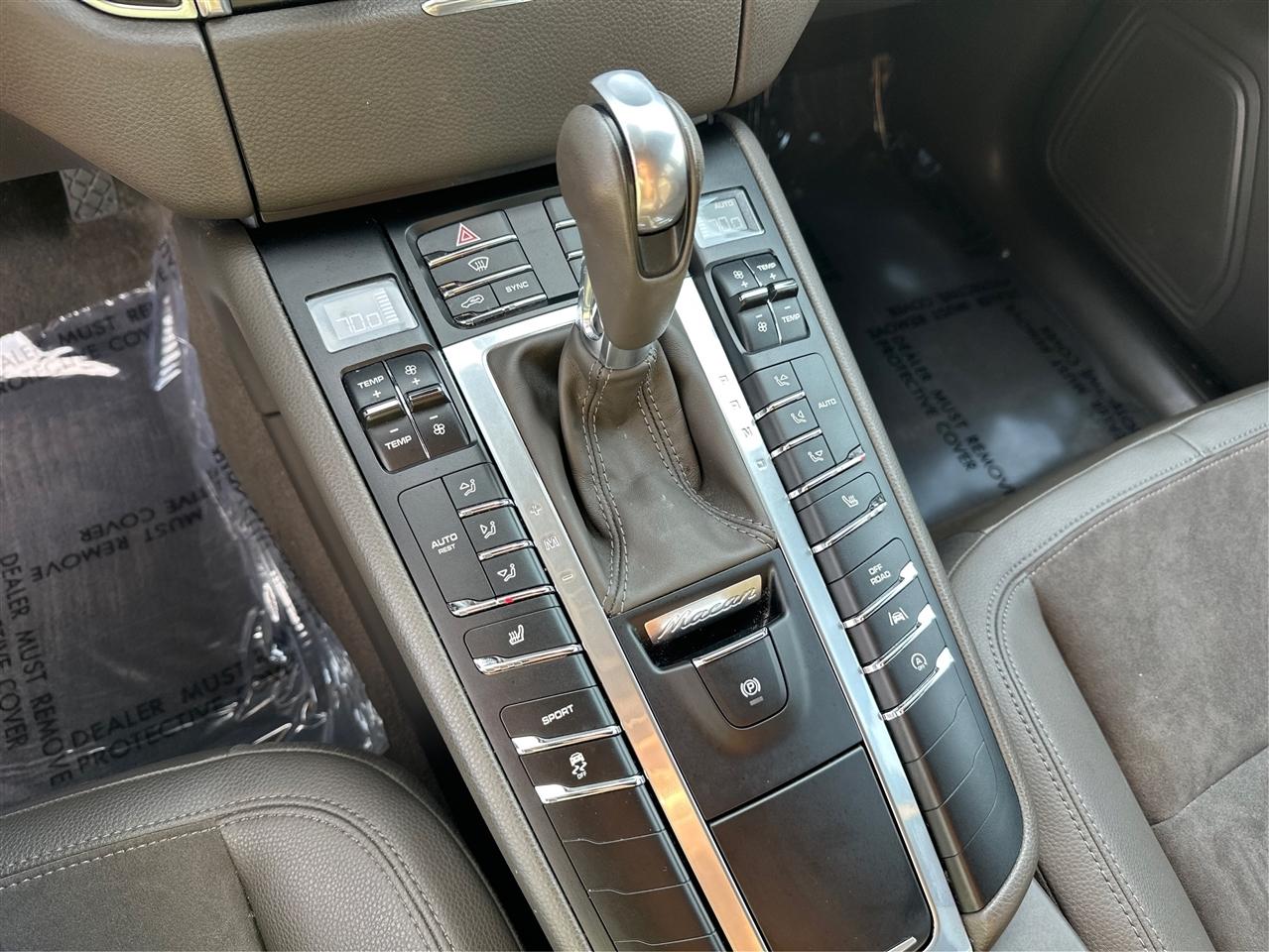 Porsche Macan  2017