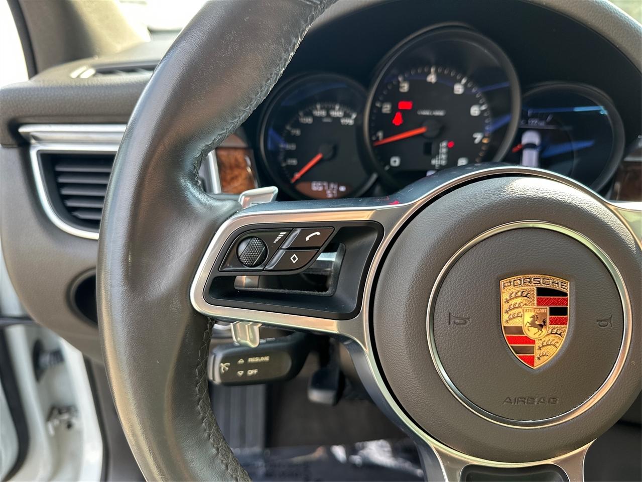 Porsche Macan  2017