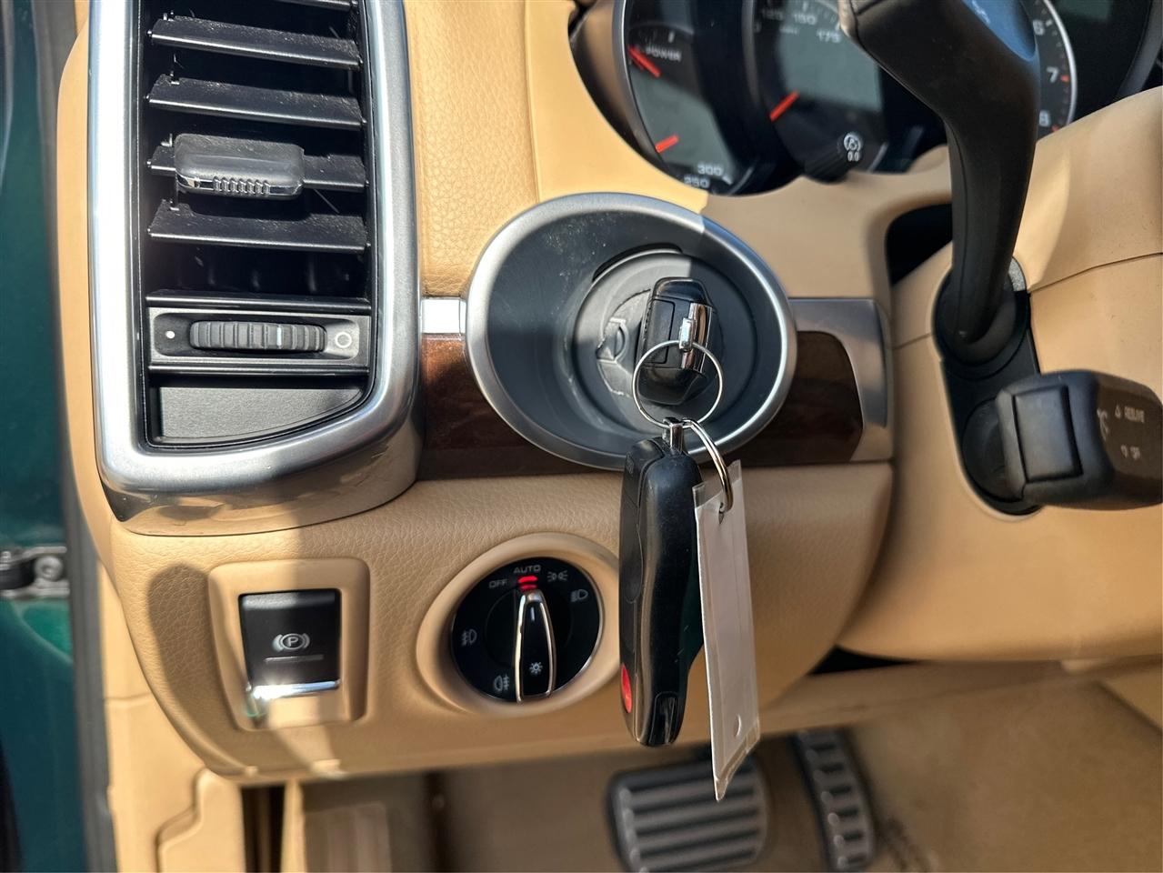 Porsche Cayenne Hybrid  2014