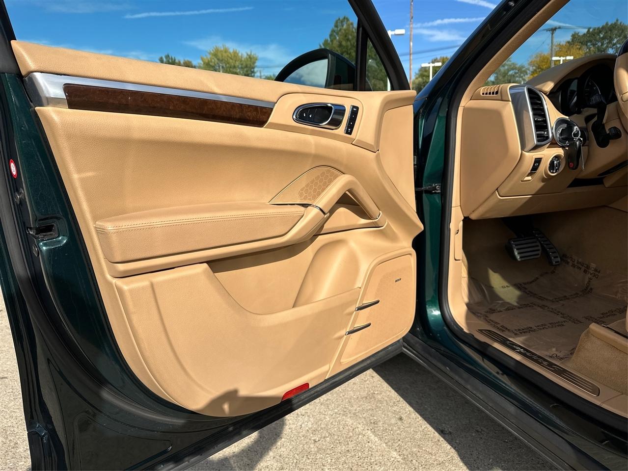 Porsche Cayenne Hybrid  2014