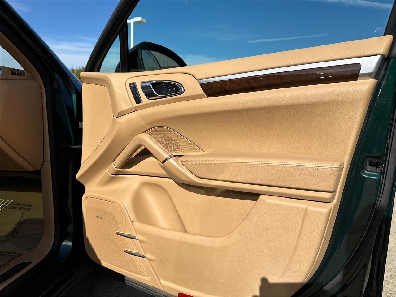 Porsche Cayenne Hybrid  2014