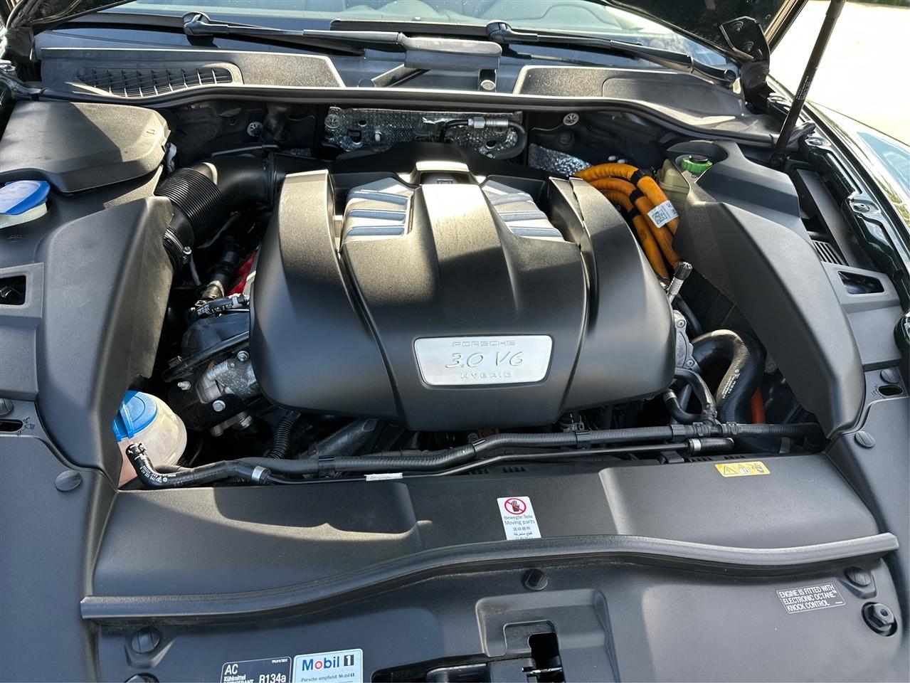Porsche Cayenne Hybrid  2014