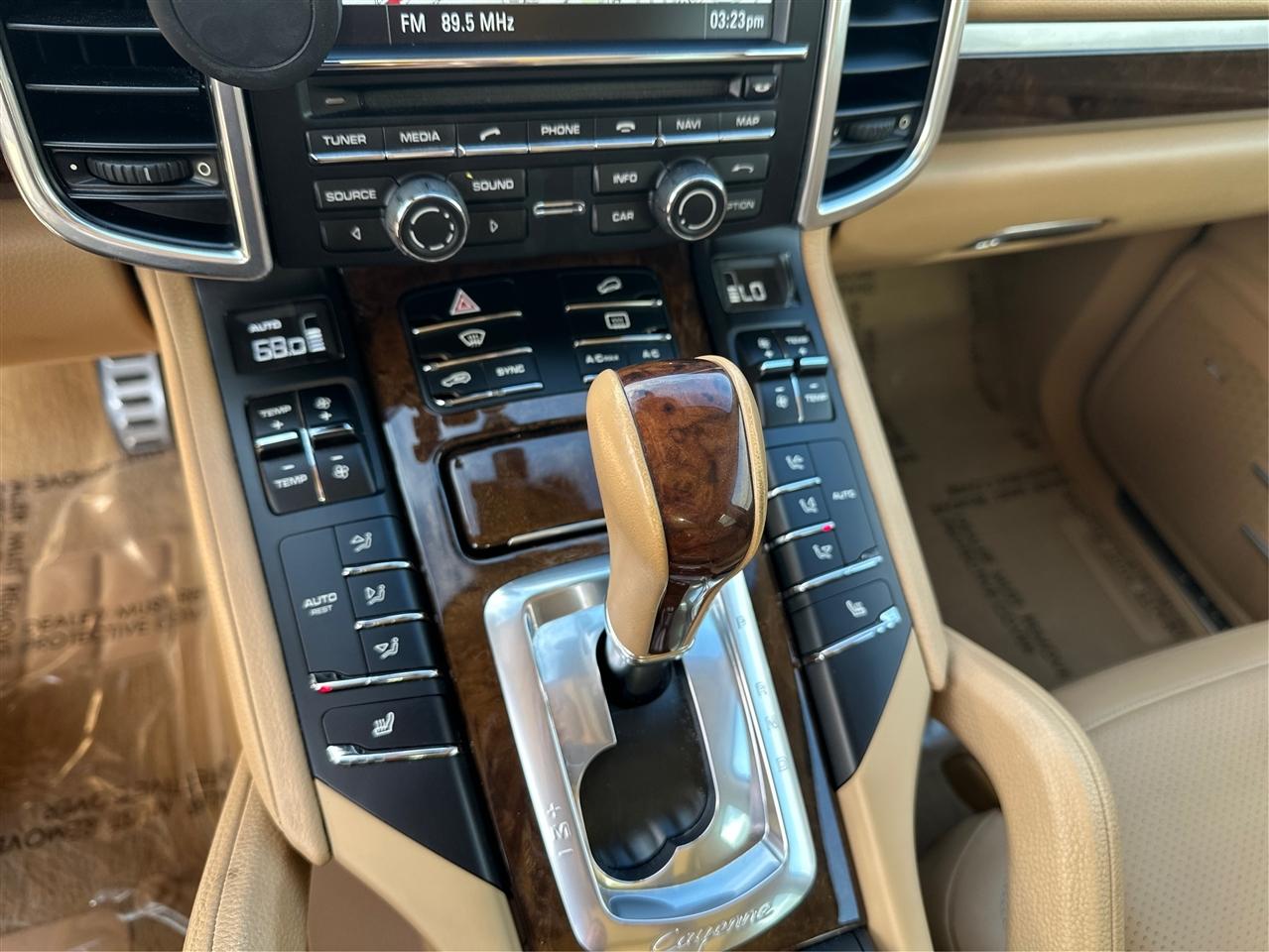 Porsche Cayenne Hybrid  2014