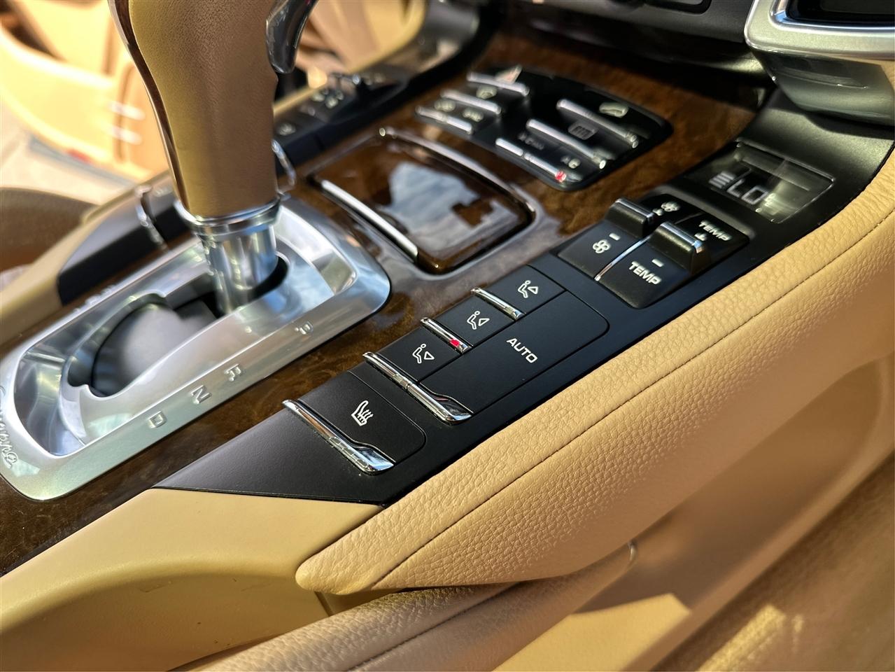 Porsche Cayenne Hybrid  2014