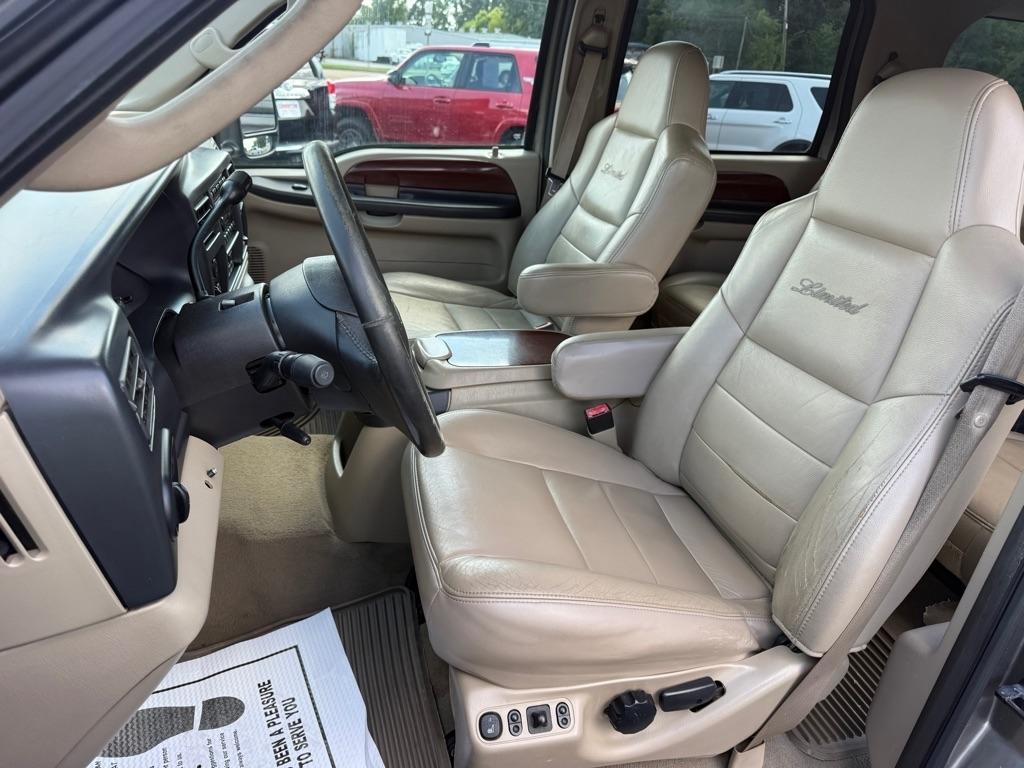 Ford Excursion  2005