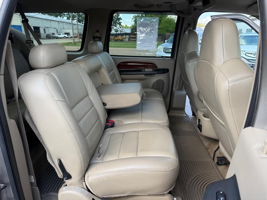 Ford Excursion  2005
