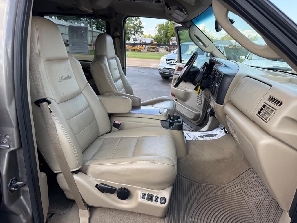 Ford Excursion  2005